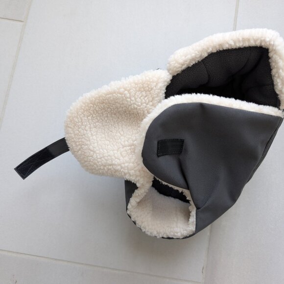 (4/$20) H&M - Fleece-Lined Earflap Cap - Picture 3 of 6